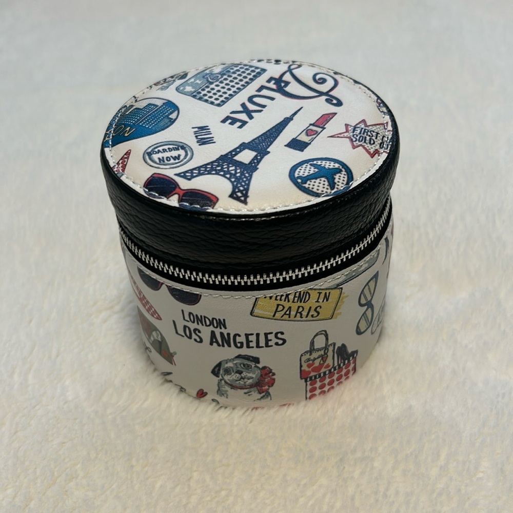 Travel jewelry case